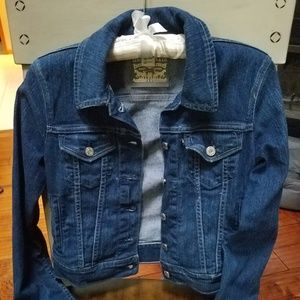 Levis Denim Jacket w/silver snaps Cropped Waist